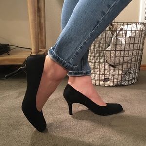 Sale Price🍾Stuart Weitzman Black Suede Pumps